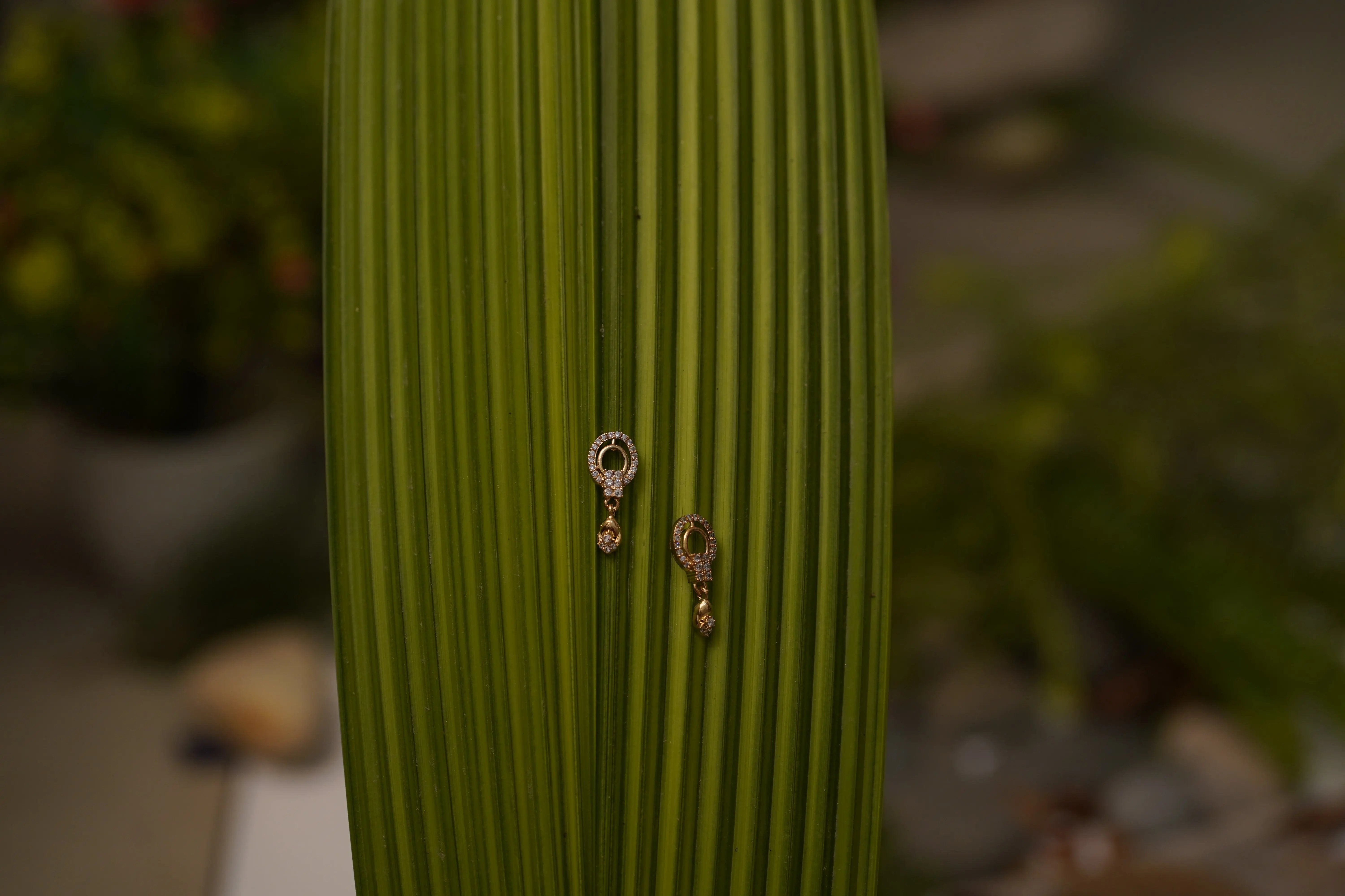 Elegant Gold-Plated Stone Studded Drop Earrings ā Lightweight Daily & Party Wear SIZZLE JEWELS