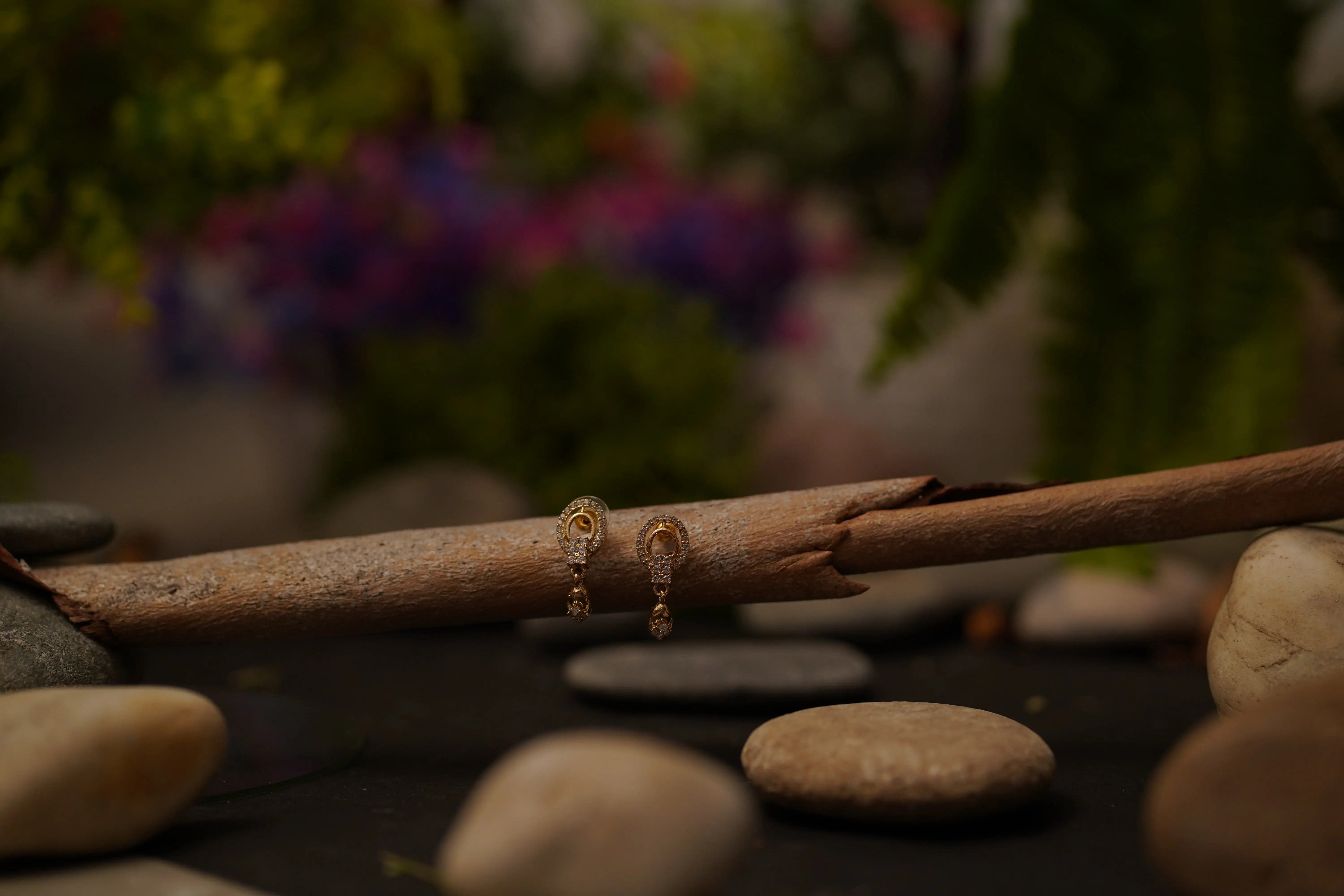 Elegant Gold-Plated Stone Studded Drop Earrings ā Lightweight Daily & Party Wear SIZZLE JEWELS