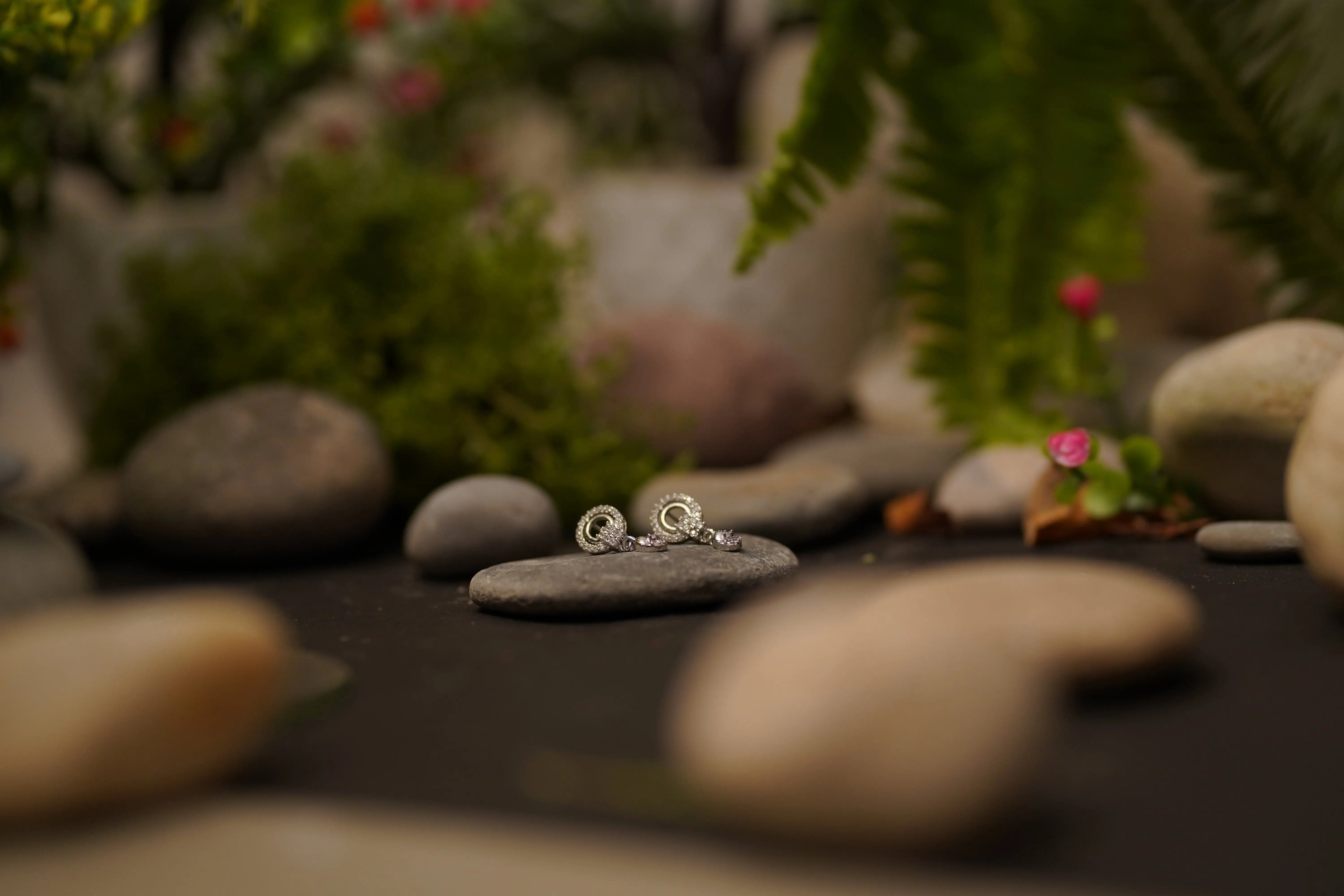 Elegant Gold-Plated Stone Studded Drop Earrings ā Lightweight Daily & Party Wear SIZZLE JEWELS