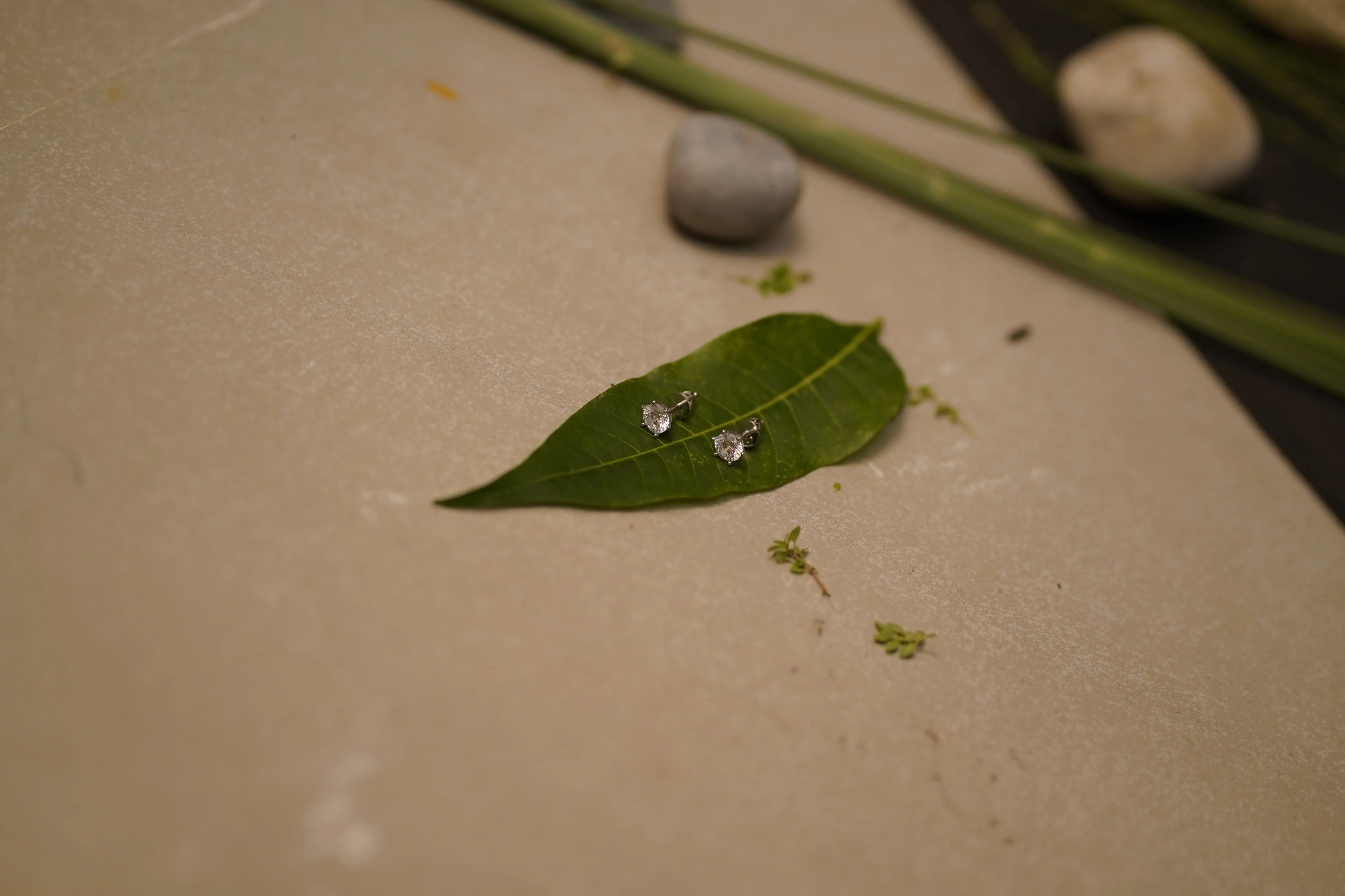 Classic Solitaire Stud Earrings in Gold & Silver – Elegant Crystal Stone Earrings for Daily & Party Wear SIZZLE JEWELS