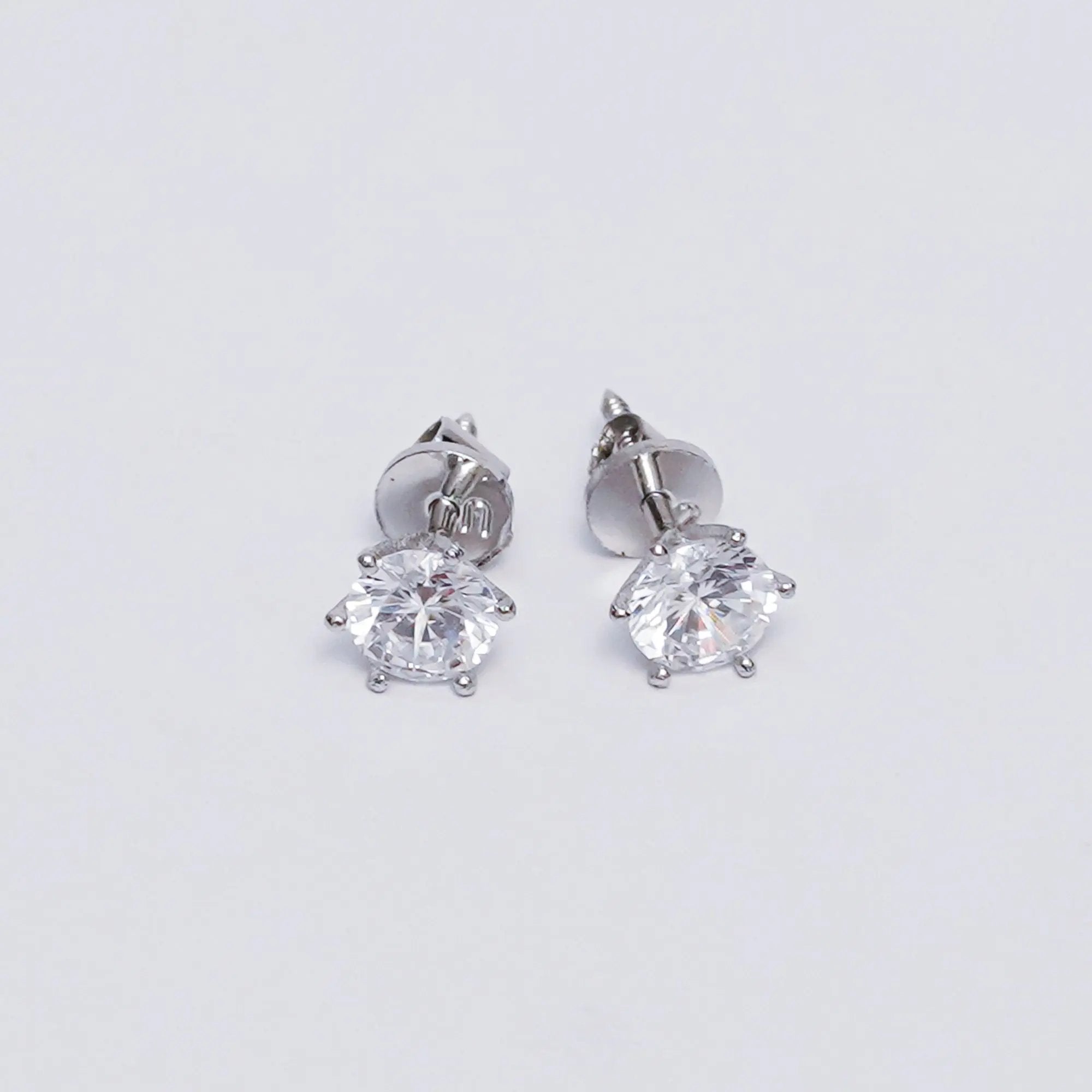 Classic Solitaire Stud Earrings in Gold & Silver – Elegant Crystal Stone Earrings for Daily & Party Wear SIZZLE JEWELS