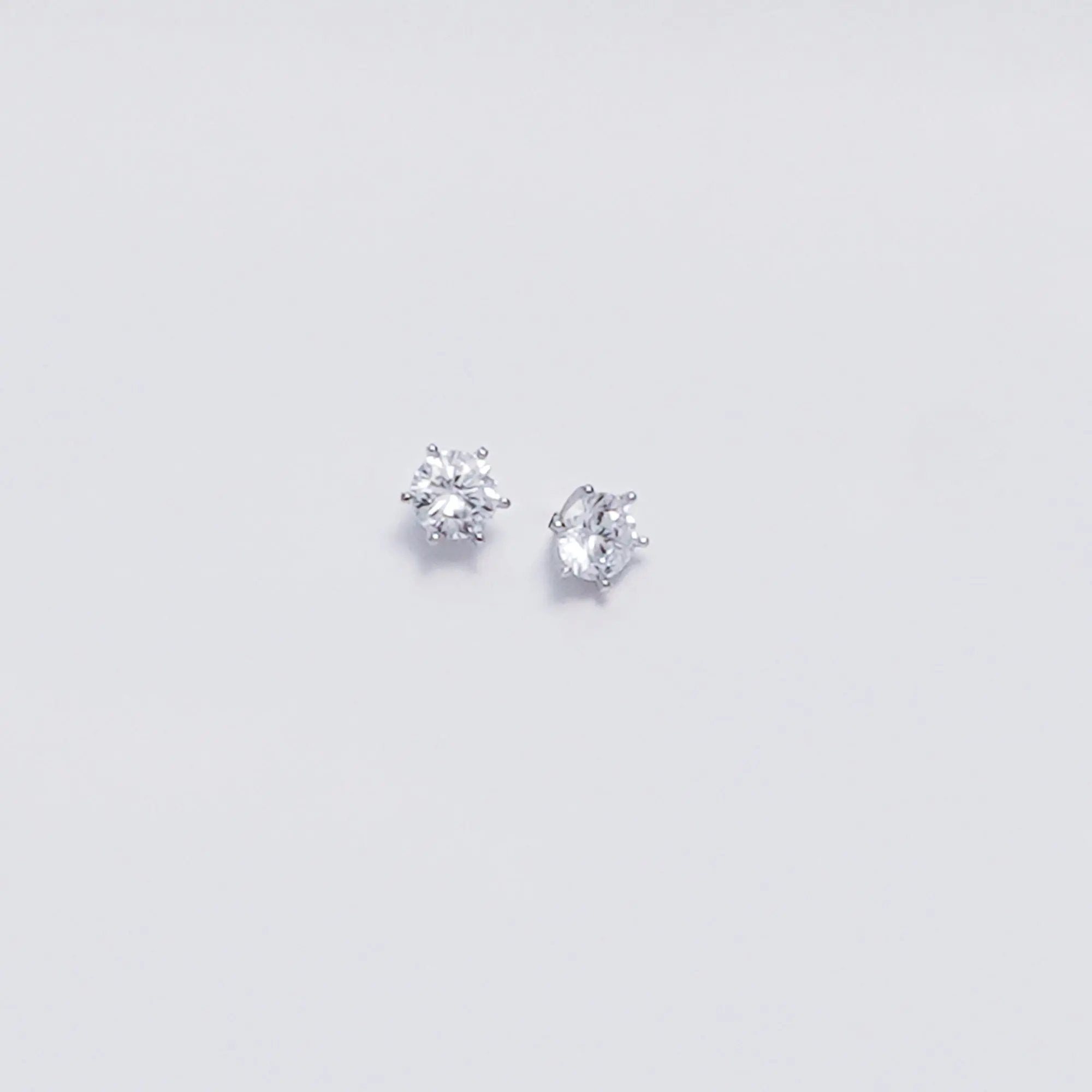 Classic Solitaire Stud Earrings in Gold & Silver – Elegant Crystal Stone Earrings for Daily & Party Wear SIZZLE JEWELS