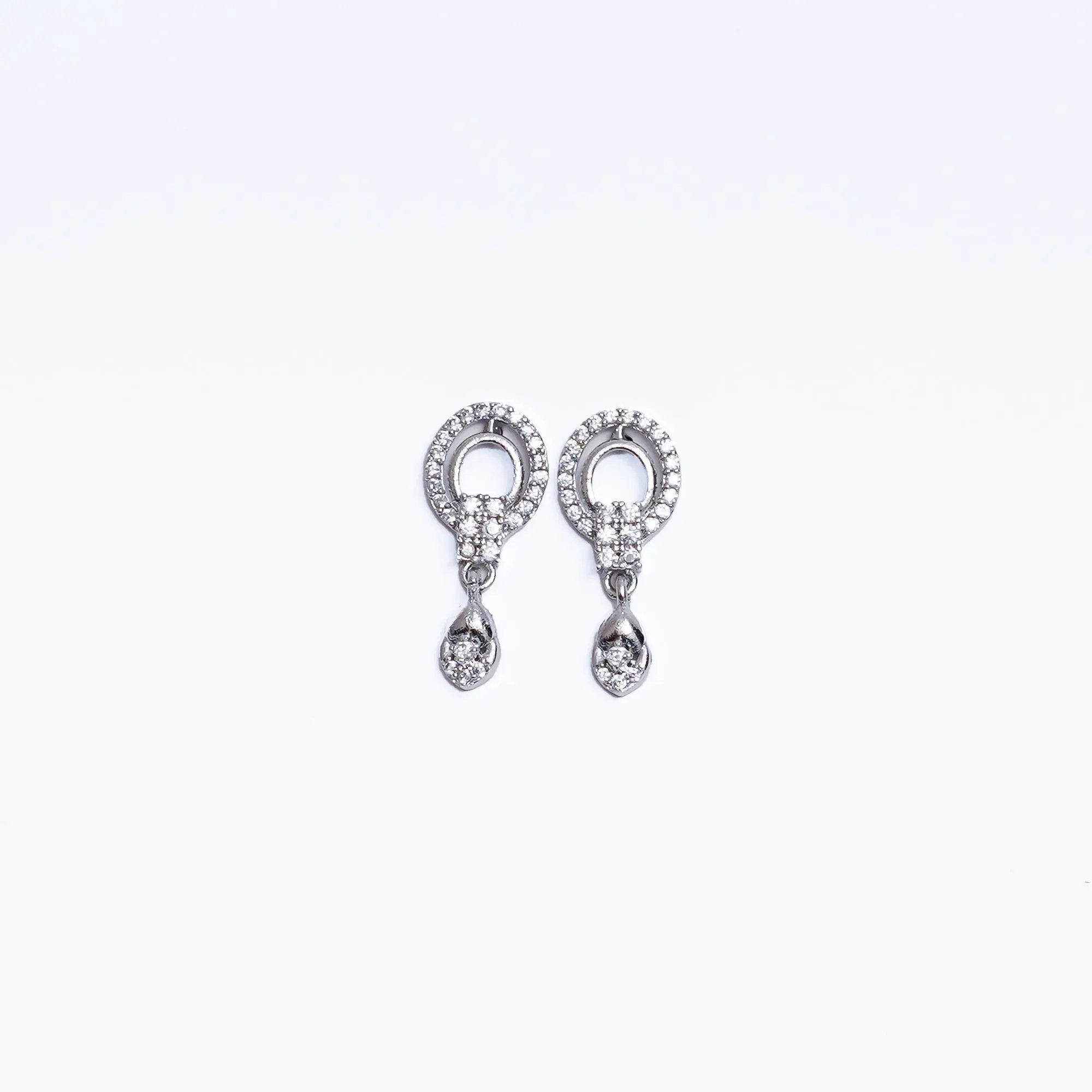 Elegant Gold-Plated Stone Studded Drop Earrings ā Lightweight Daily & Party Wear SIZZLE JEWELS