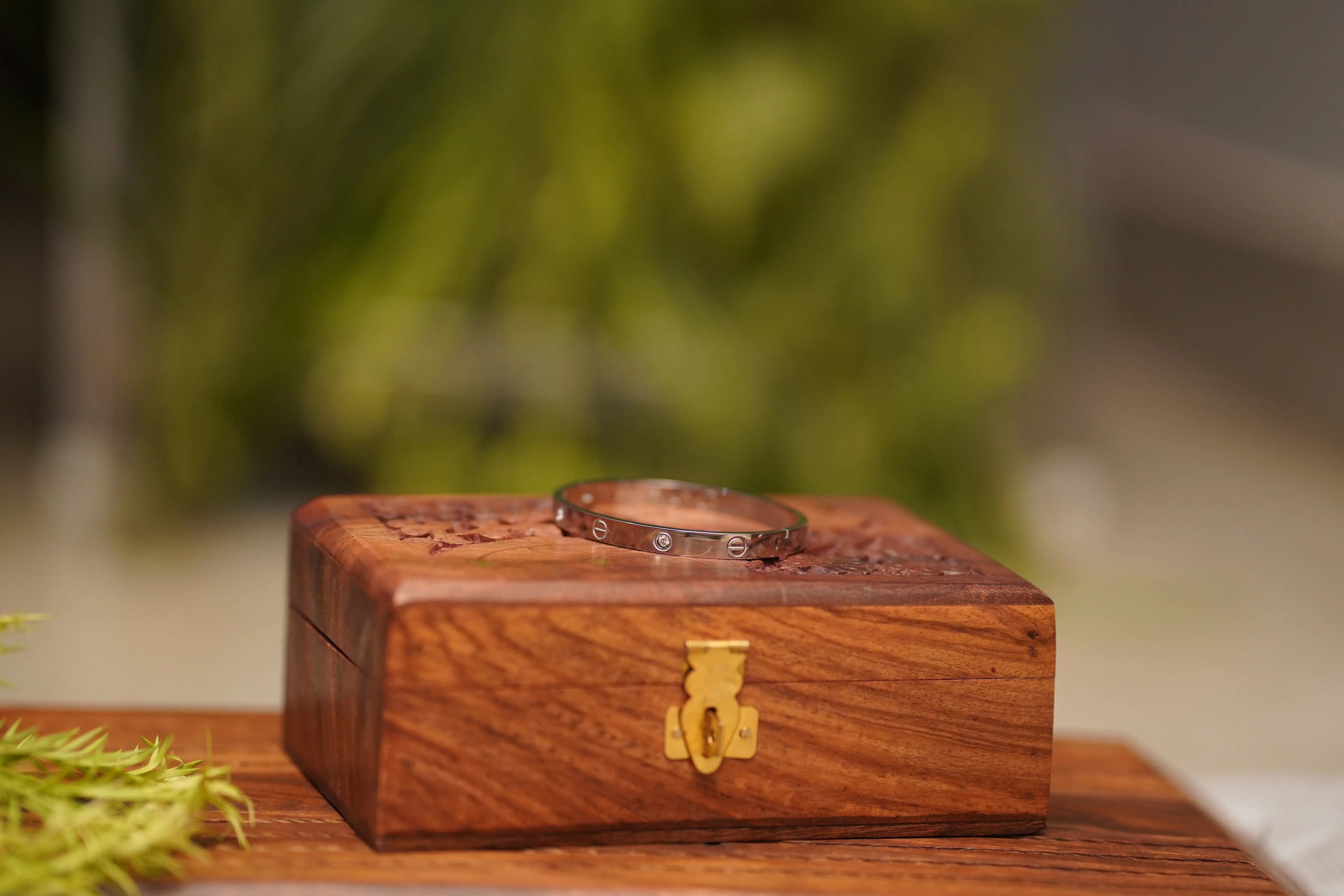 Bold & Chic Stainless Steel Bracelet with Iconic Screw Design β Modern Luxury for Every Occasion SIZZLE JEWELS