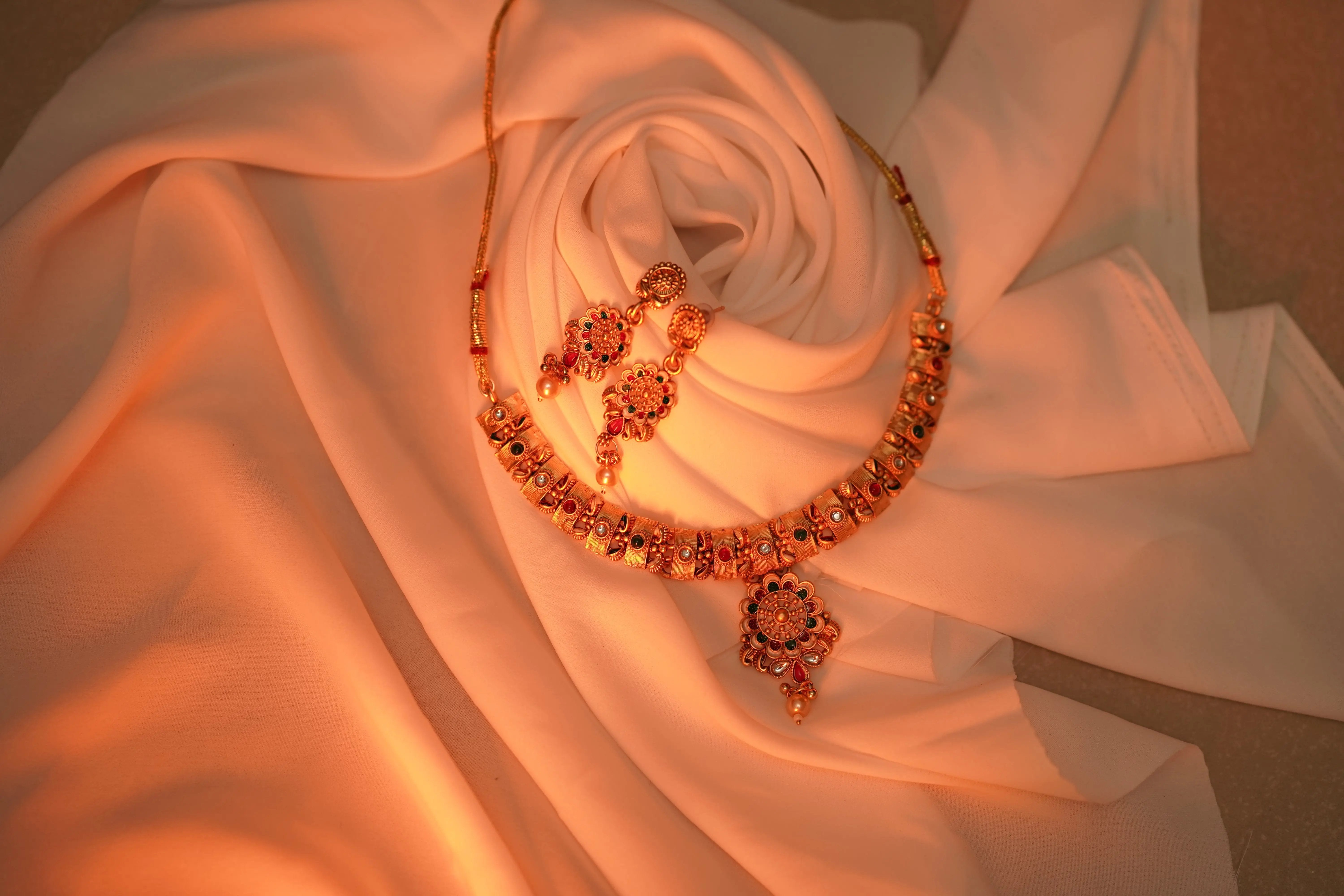 ✨ Traditional Gold-Plated Ethnic Necklace with Matching Earrings – Kundan & Pearl Indian Bridal Jewelry Set ✨ SIZZLE JEWELS