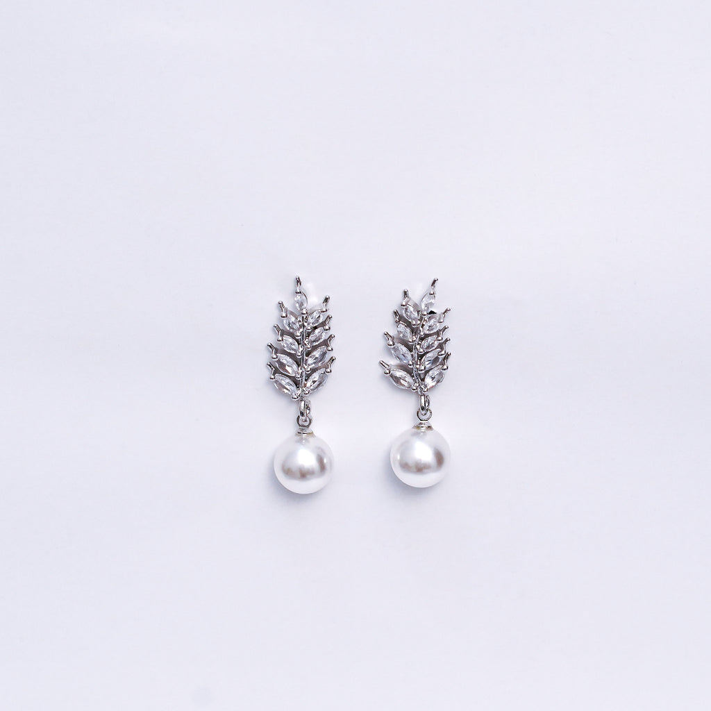 Elegant Silver-Plated Leaf Design Earrings with Pearl Drop – Stylish Party & Wedding Jewelry