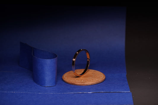 Elegant Rose Gold Bangle Bracelet with Crystal Accents – Minimalist Luxury Jewelry.